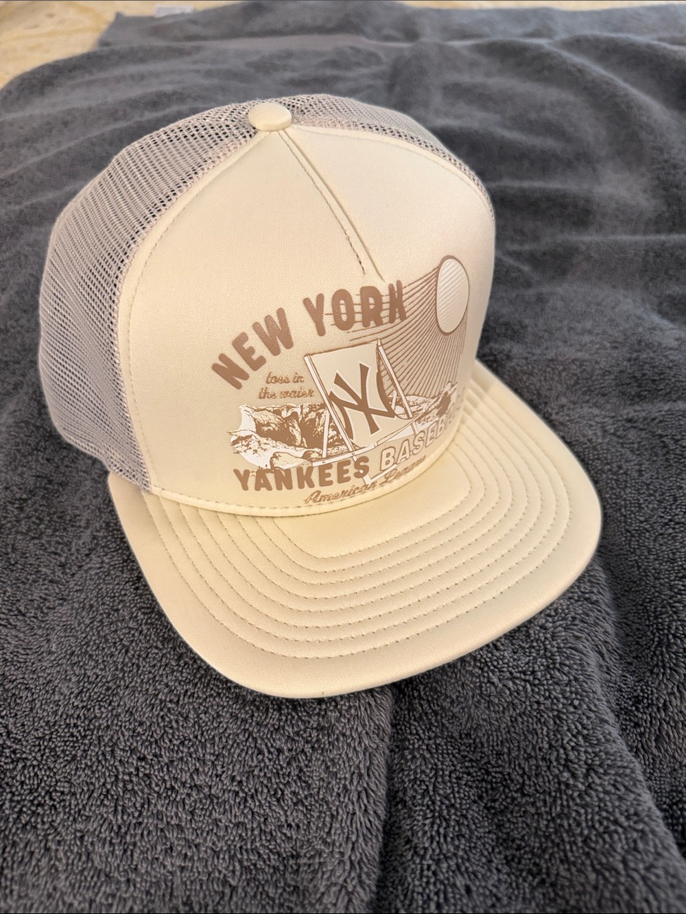 New Era Beige and Light Brown New York Yankees Trucker Hat